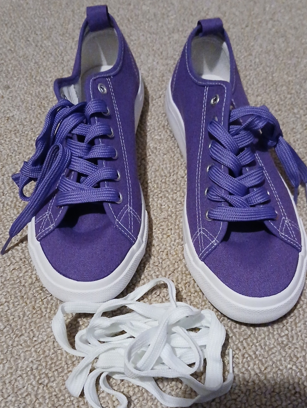Women’s Purple Low-Top Canvas Sneakers With purple or white shoelaces